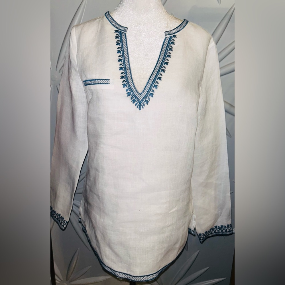 NWT Monoreno SZS white/blue embroidered V-neck pullover top w/faux breast pocket - Picture 8 of 10